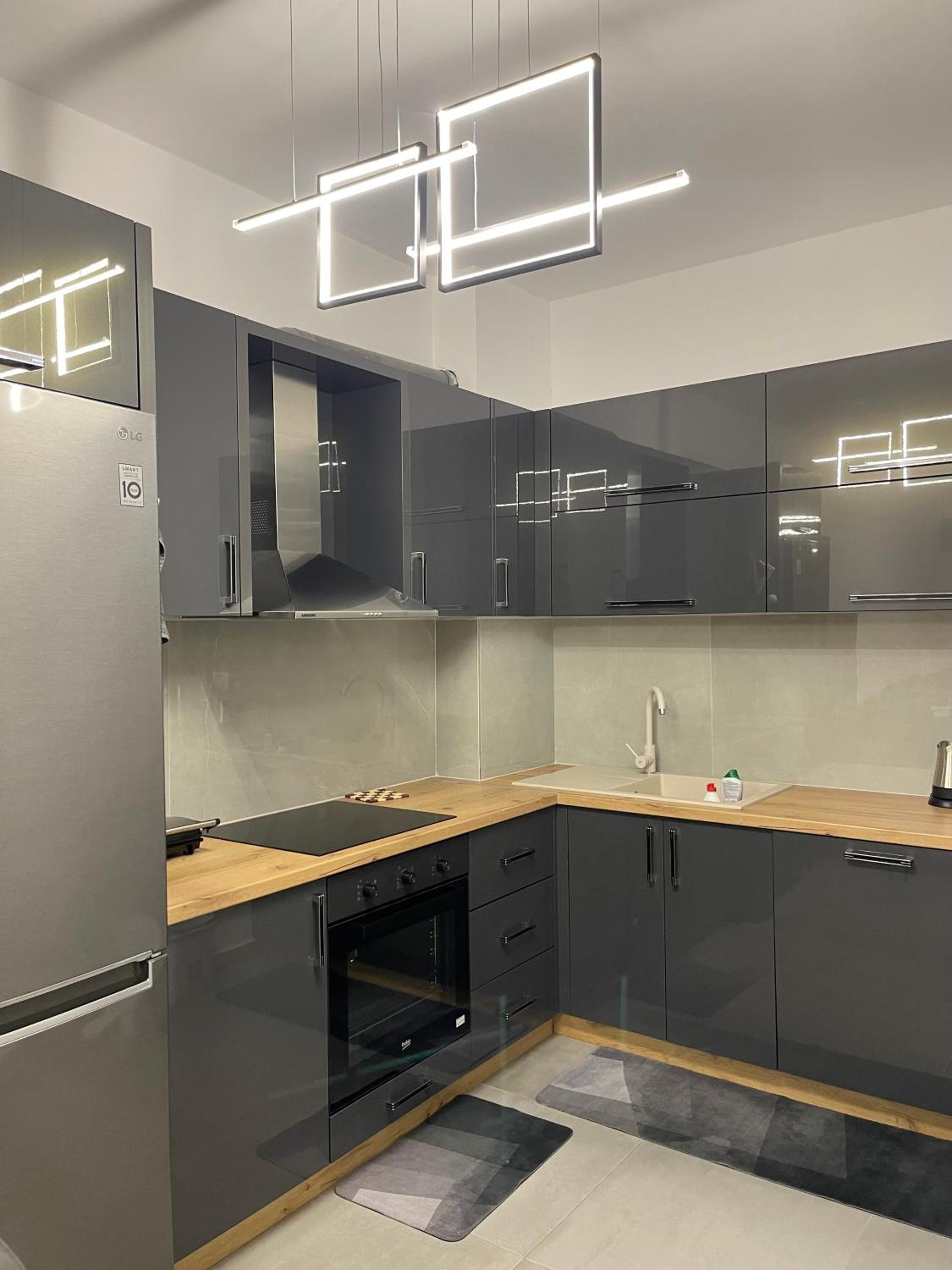 SeaView Modern Two Bedroom Apartment