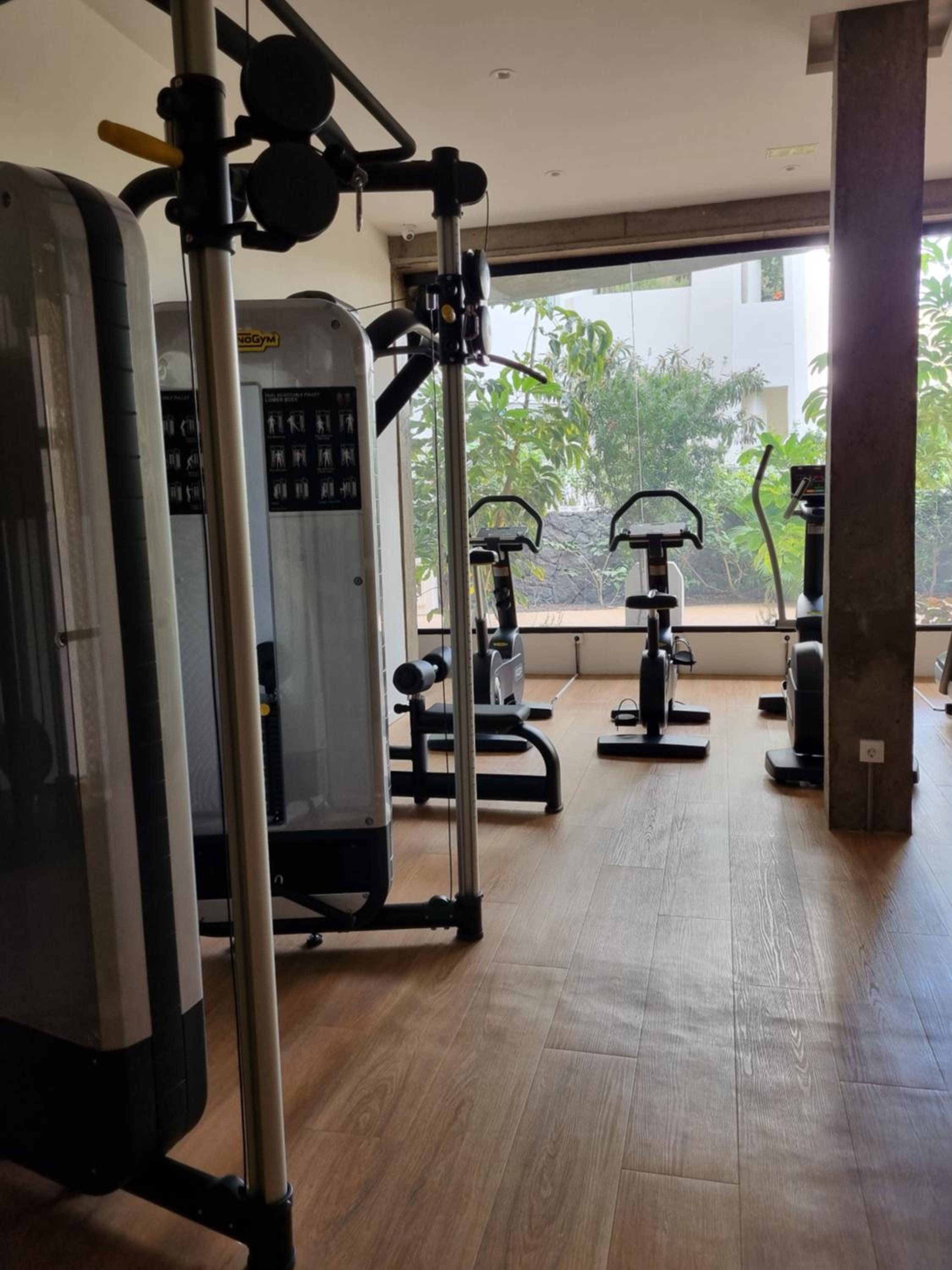 Prachtig gelijkvloers appartement met verwarmd zwembad & fitness