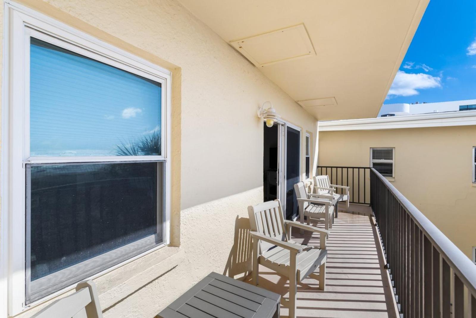 Direct Oceanfront - 4 Queen Beds - Surf Song #241