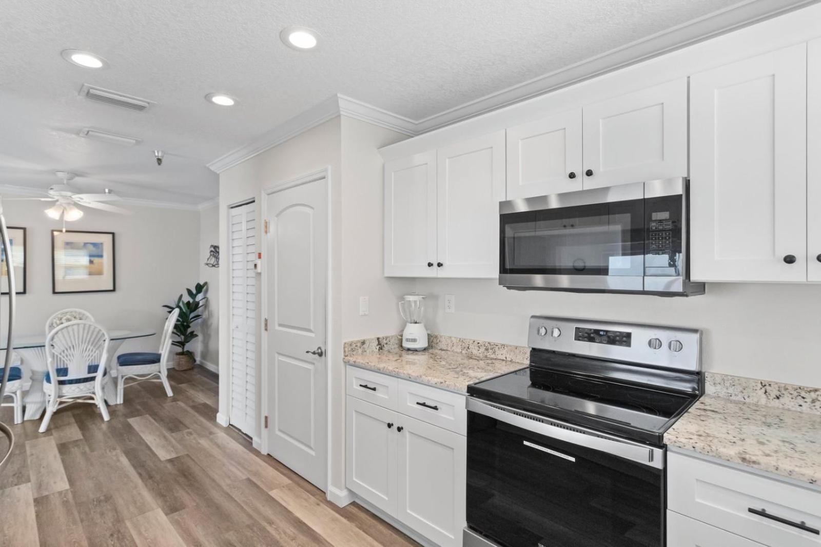 Direct Oceanfront - 4 Queen Beds - Surf Song #241