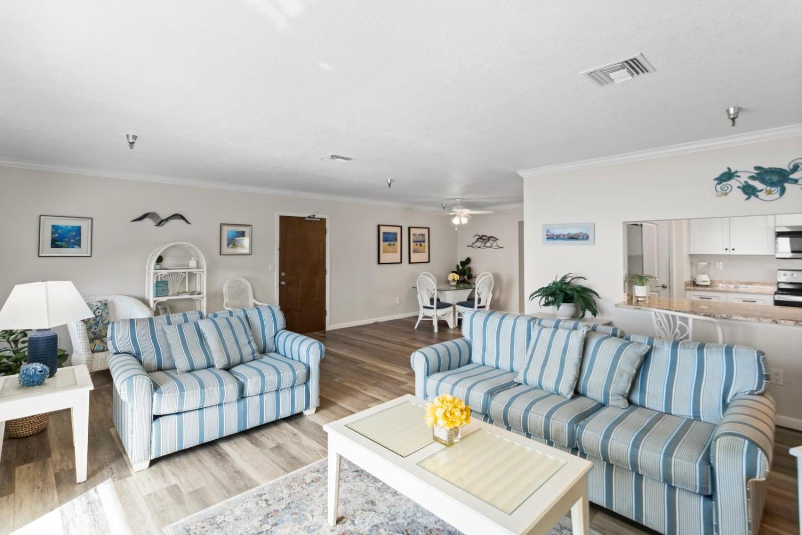 Direct Oceanfront - 4 Queen Beds - Surf Song #241