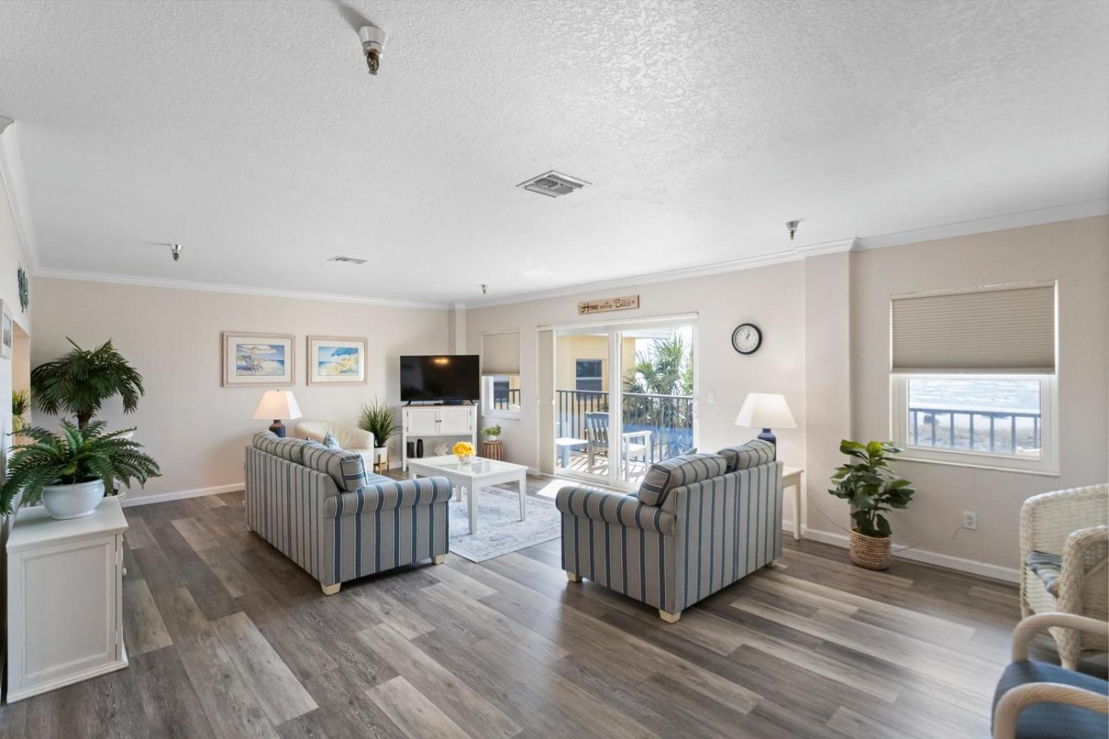 Direct Oceanfront - 4 Queen Beds - Surf Song #241