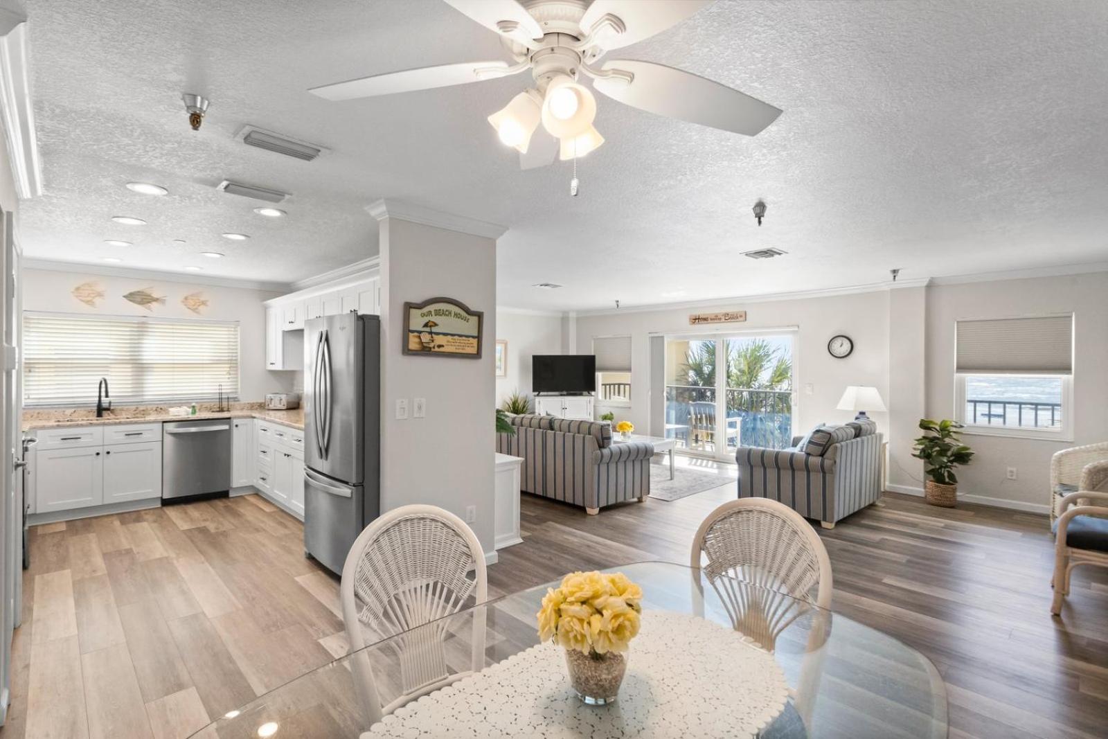 Direct Oceanfront - 4 Queen Beds - Surf Song #241