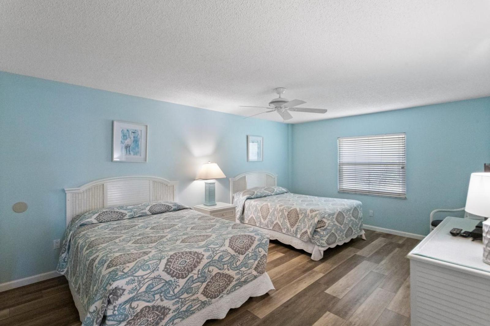 Direct Oceanfront - 4 Queen Beds - Surf Song #241