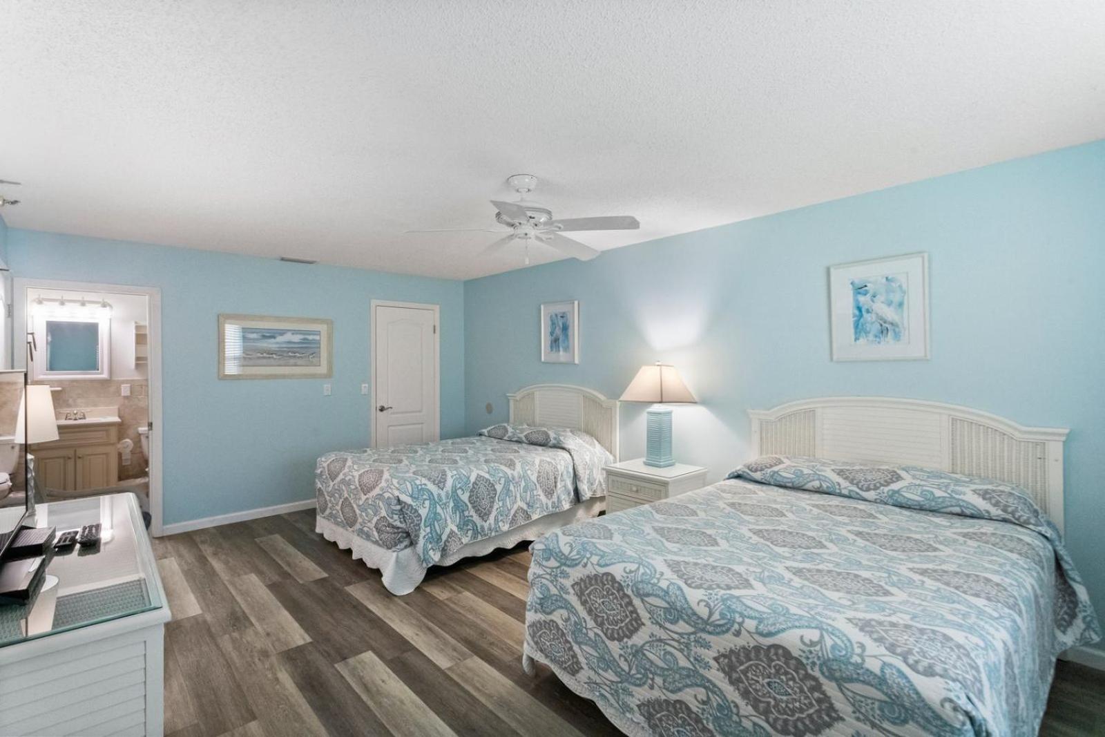 Direct Oceanfront - 4 Queen Beds - Surf Song #241