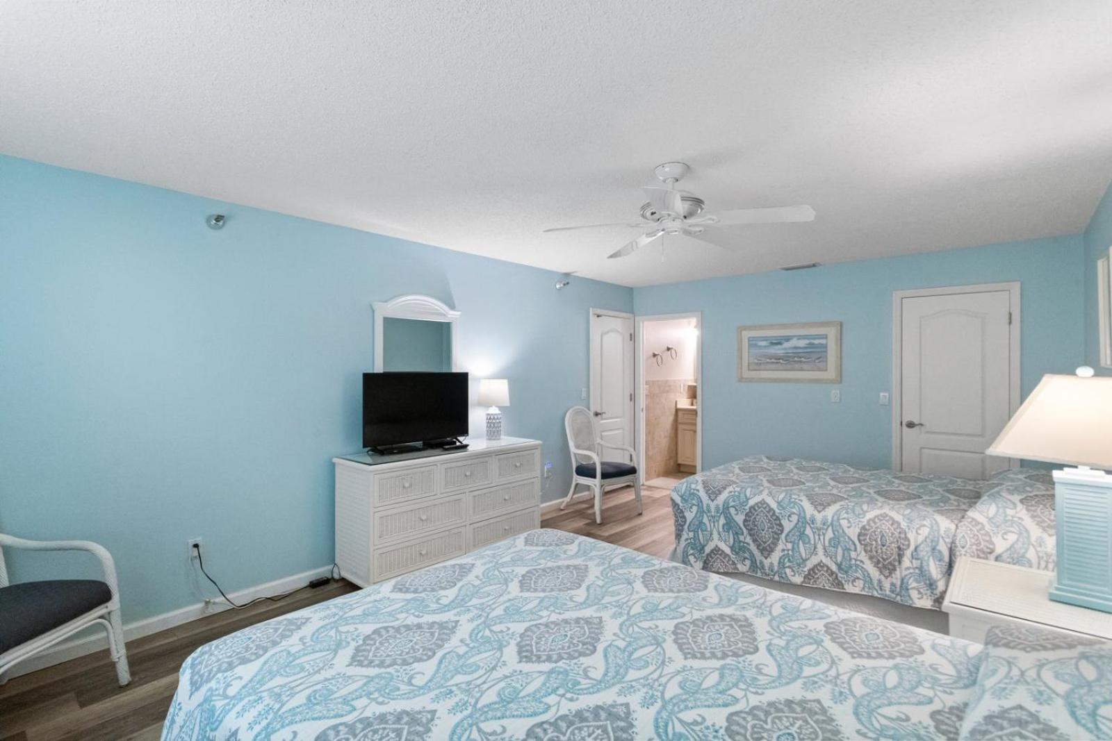 Direct Oceanfront - 4 Queen Beds - Surf Song #241