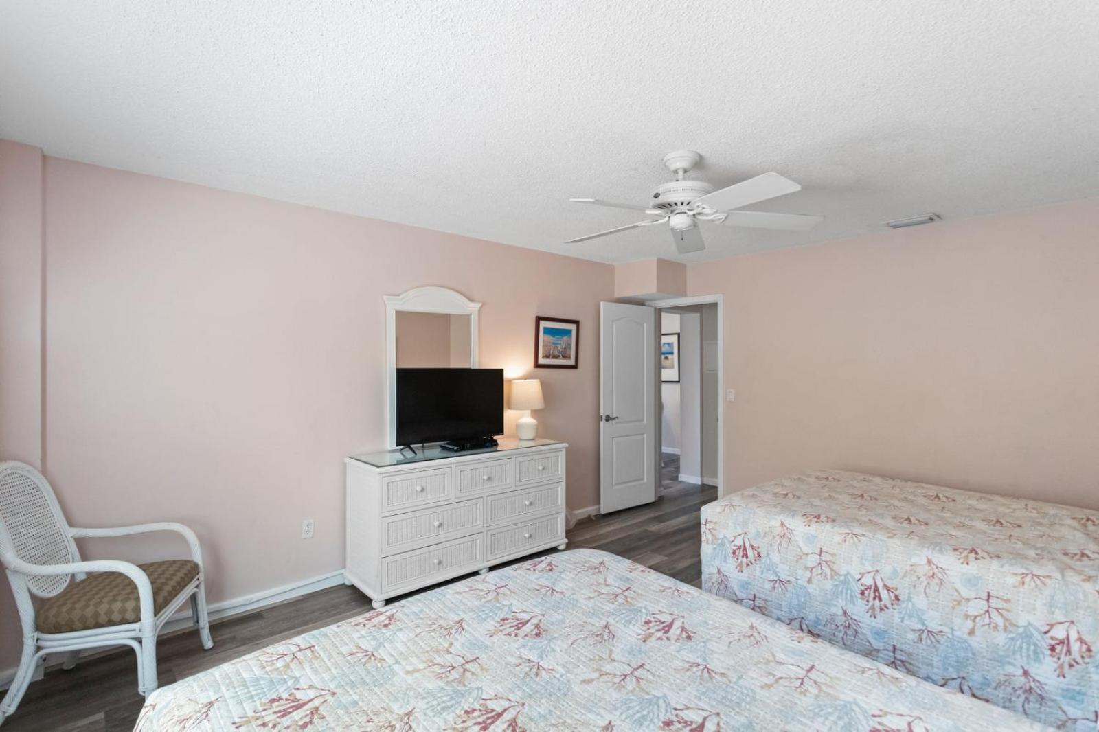 Direct Oceanfront - 4 Queen Beds - Surf Song #241