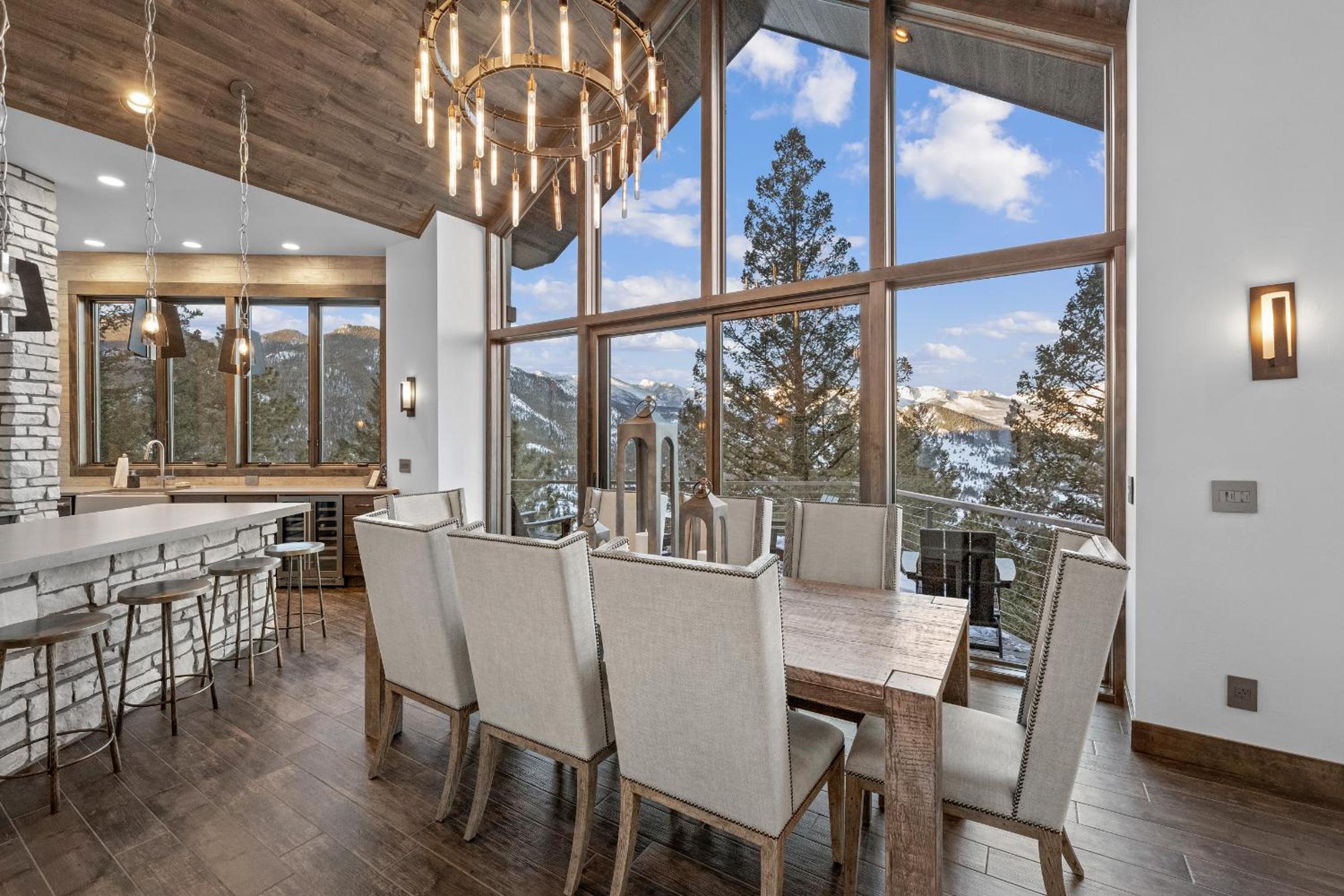 Denver Vacations - Skyes Peak - Beautiful NEW home with breathtaking views of the Mountains - Property Image 1