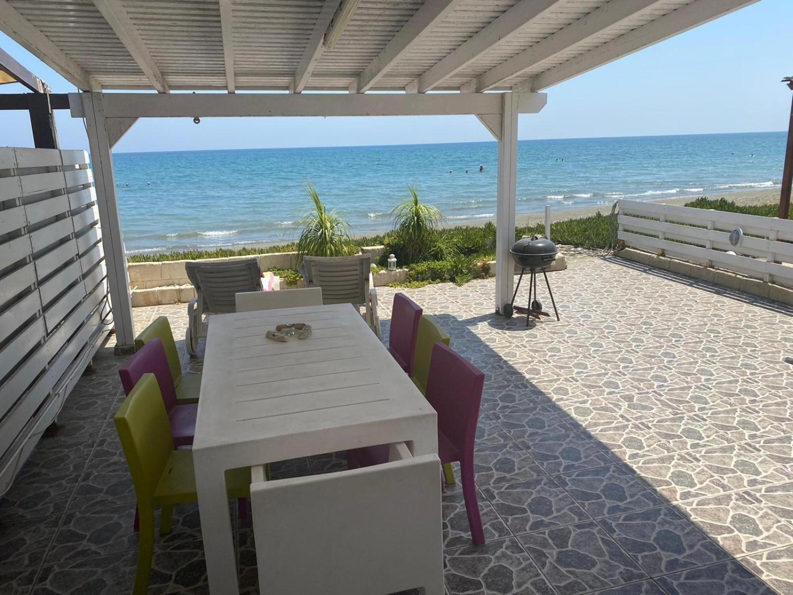 Hotel Seafront Beach House - Image 1