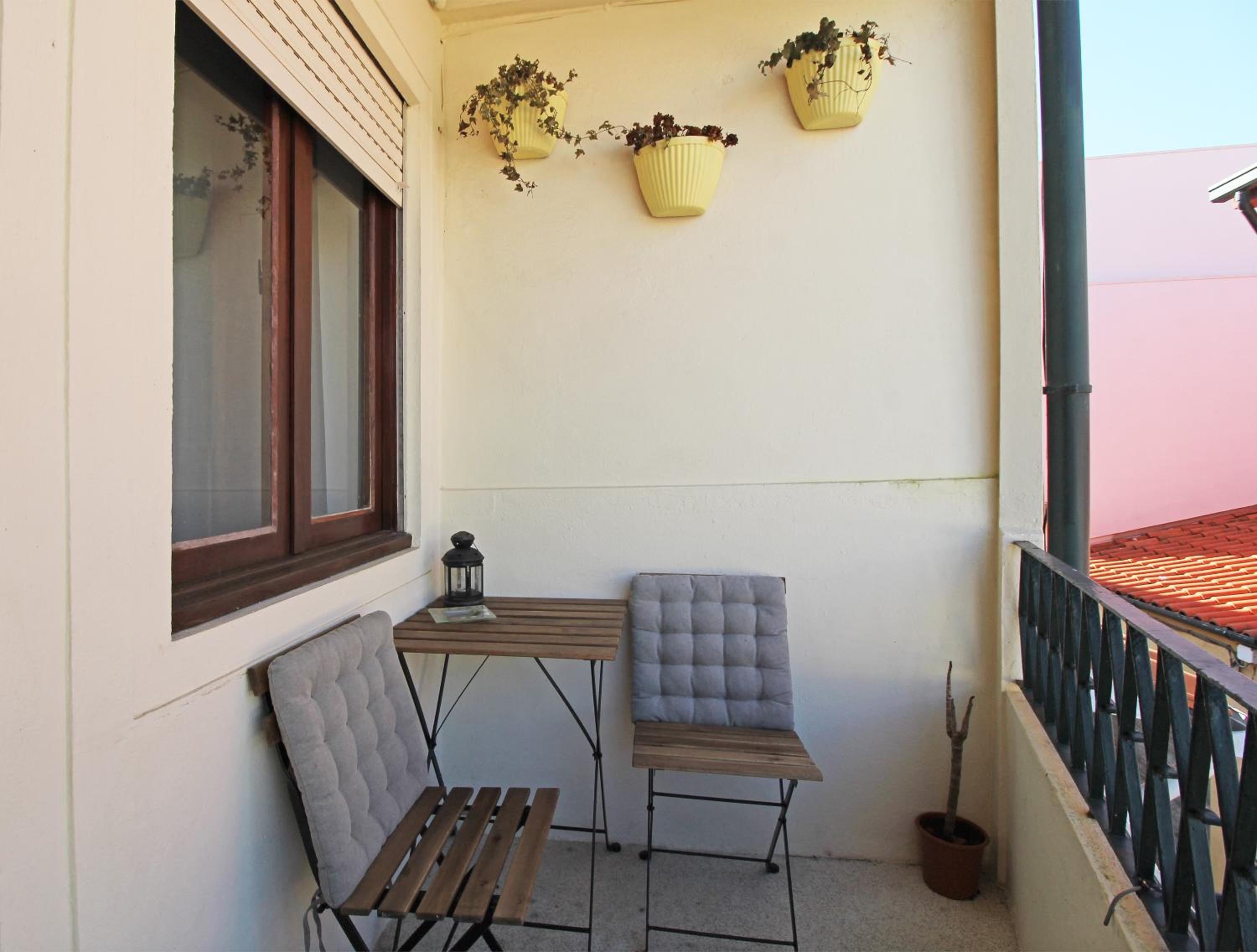 Hotel Laranjal Guesthouse - Image 1