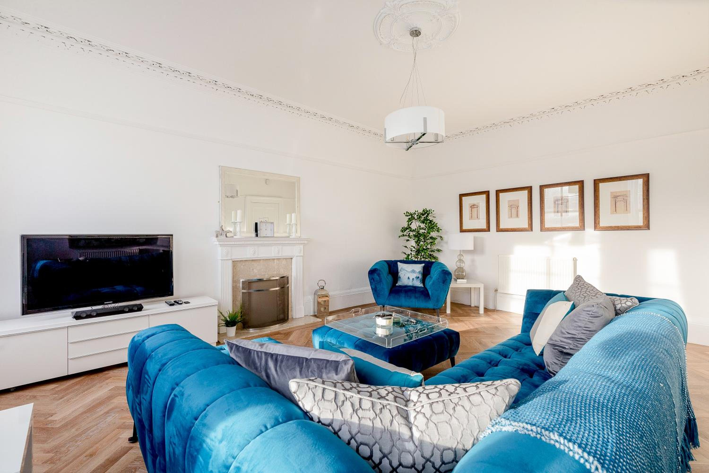 Heart of Edinburgh City Centre 3 Bed Georgian Apt view 3