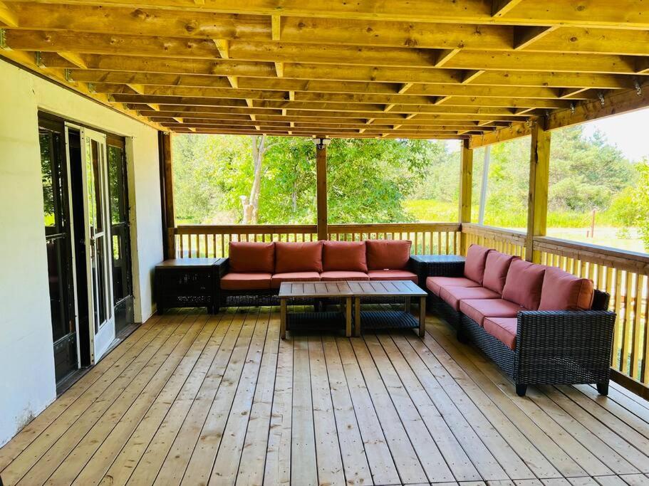 5 Bedroom Vacation Cottage - King City