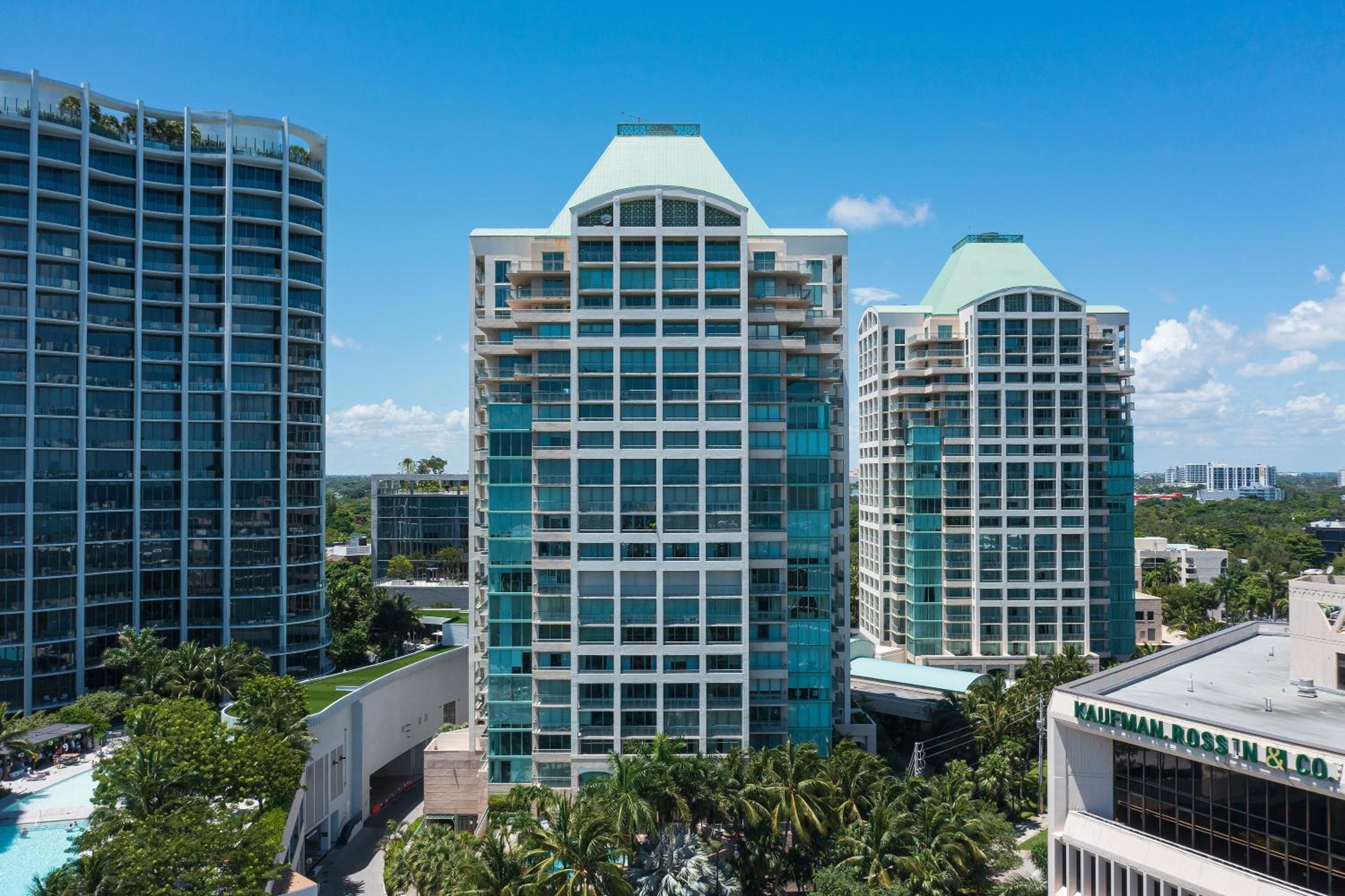 Ritz Carlton Coconut Grove Luxury 2 BR Apt apts