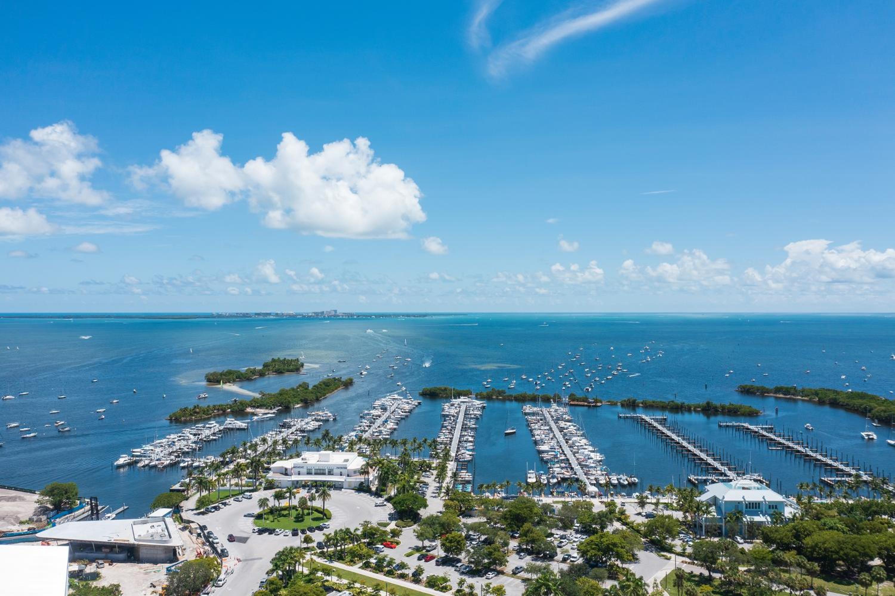 Ritz Carlton Coconut Grove Luxury 2 BR Apt apts