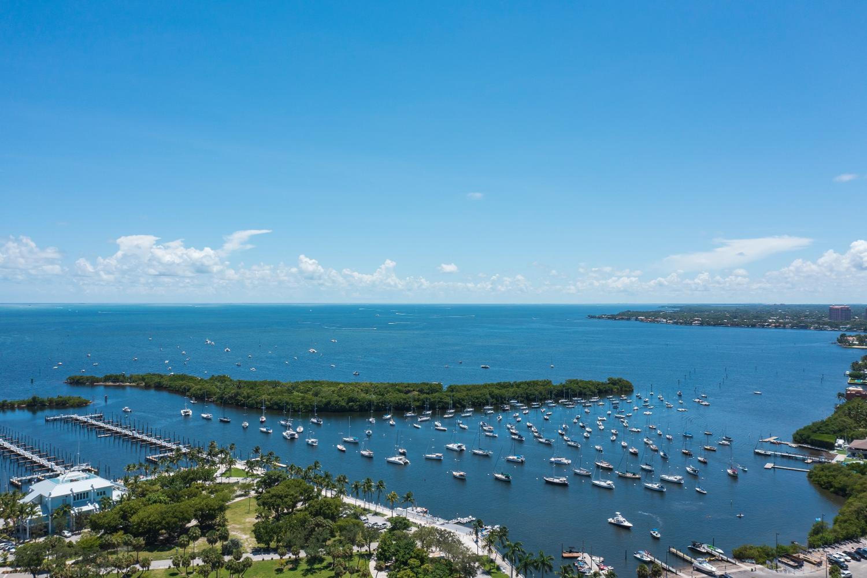 Ritz Carlton Coconut Grove Luxury 2 BR Apt apts