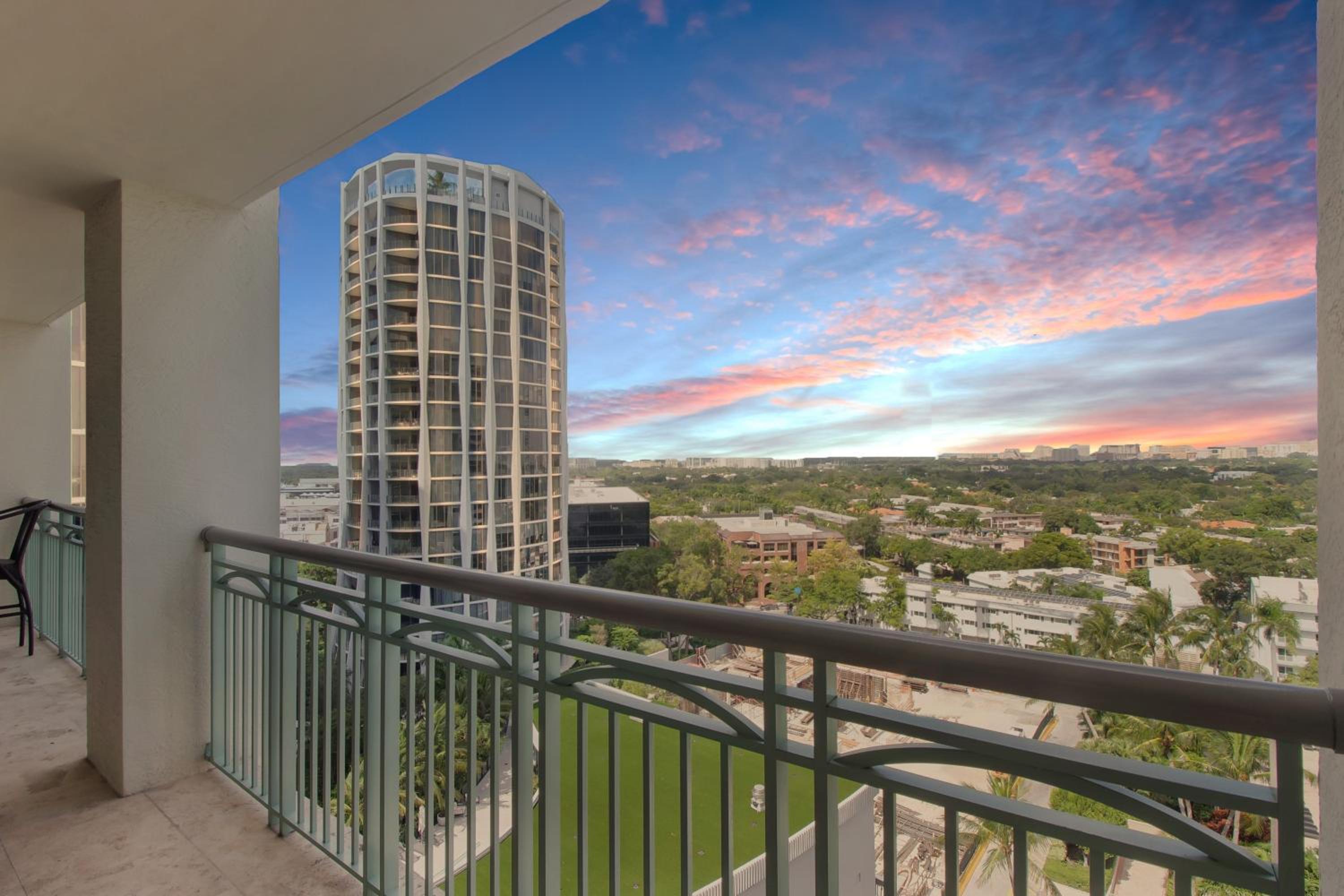 Ritz Carlton Coconut Grove Luxury 2 BR Apt apts