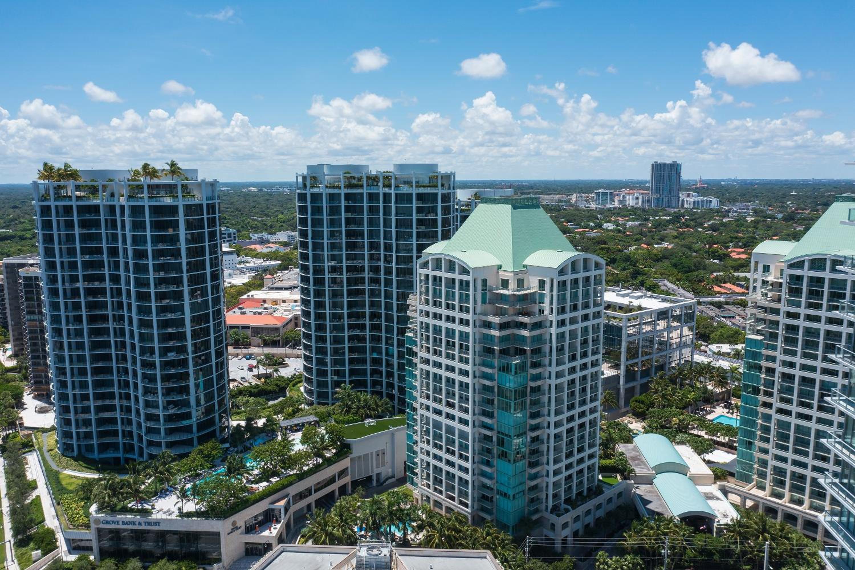 Ritz Carlton Coconut Grove Luxury 2 BR Apt apts