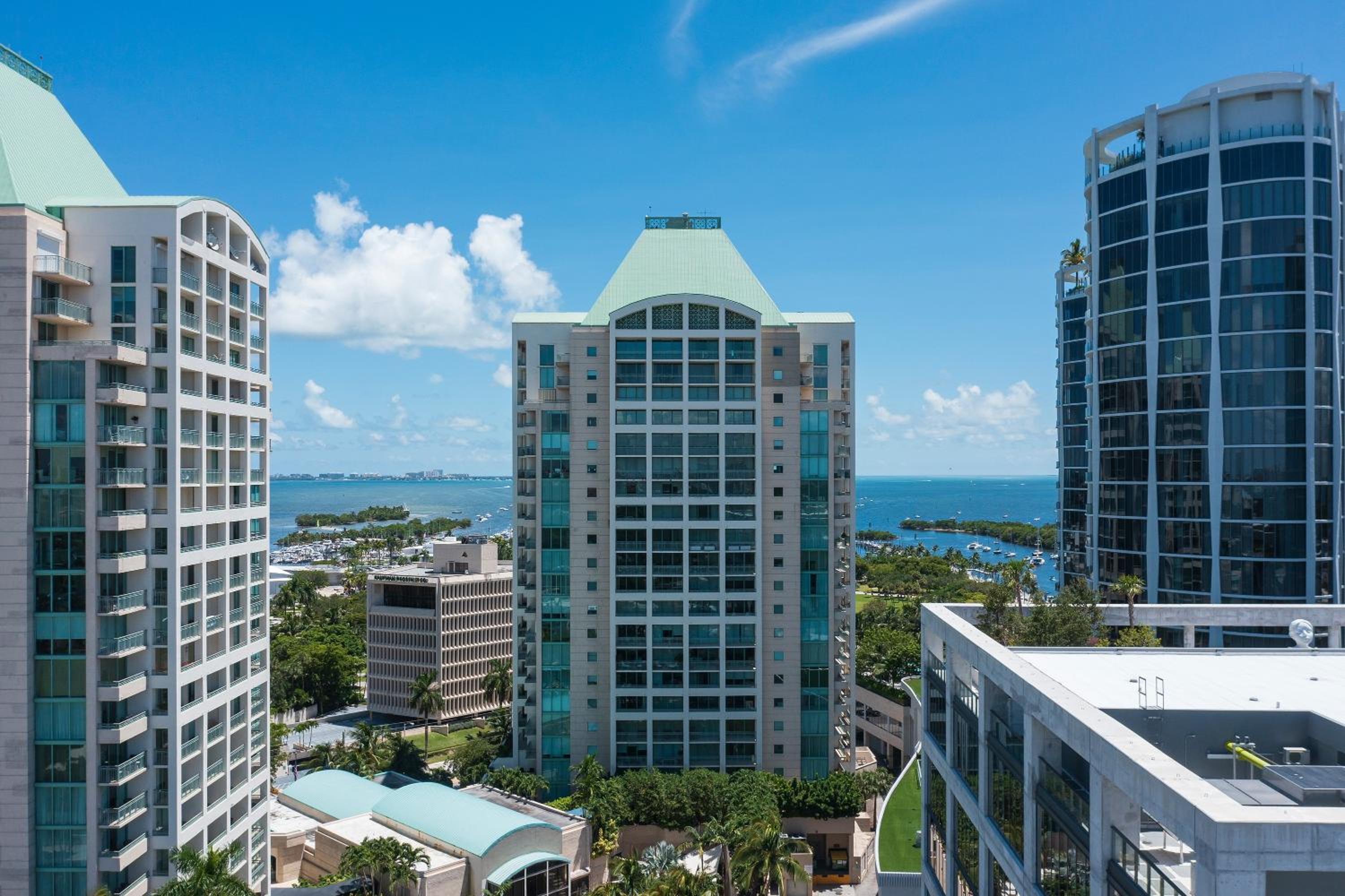 Ritz Carlton Coconut Grove Luxury 2 BR Apt apts