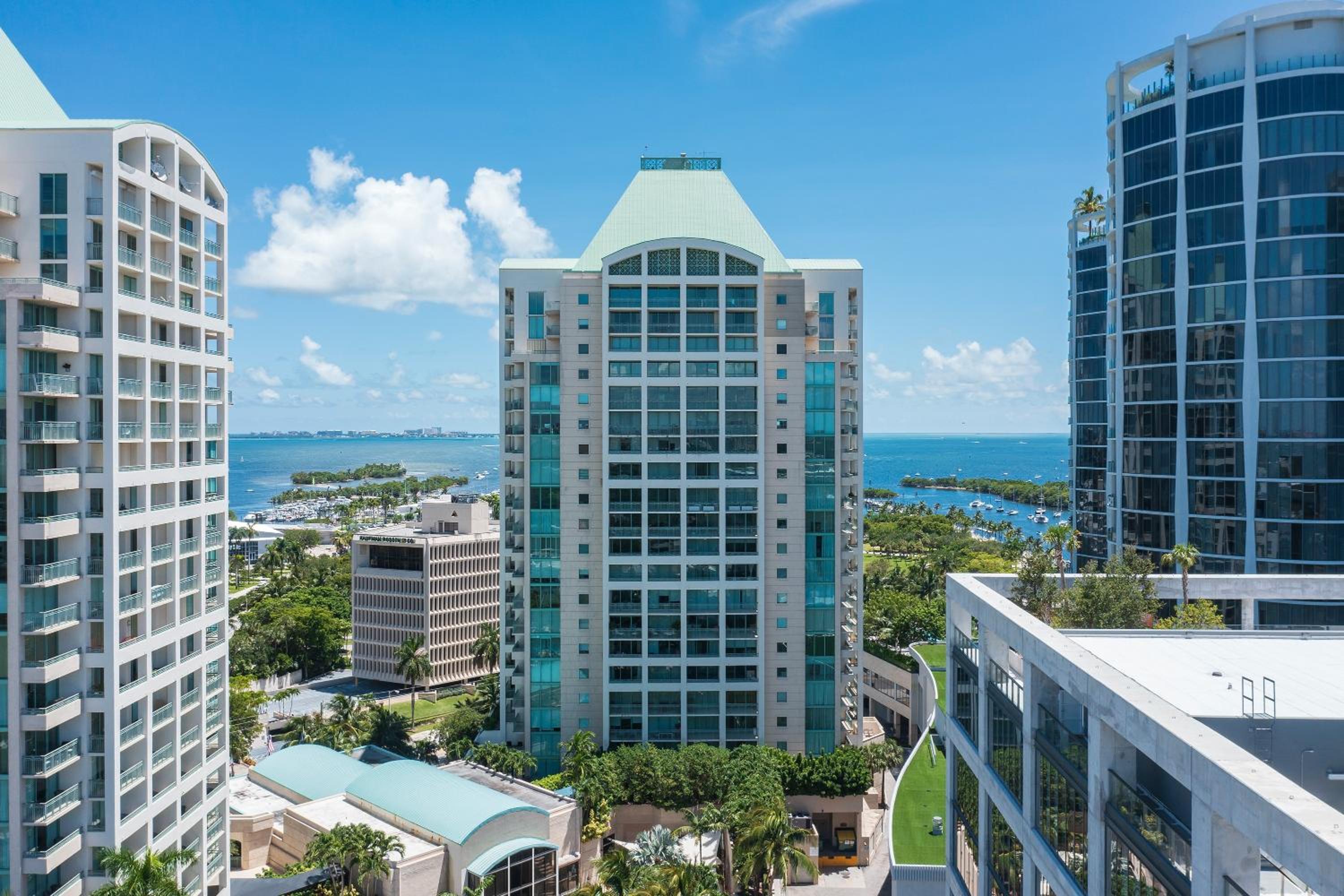 Ritz Carlton Coconut Grove Luxury 2 BR Apt apts