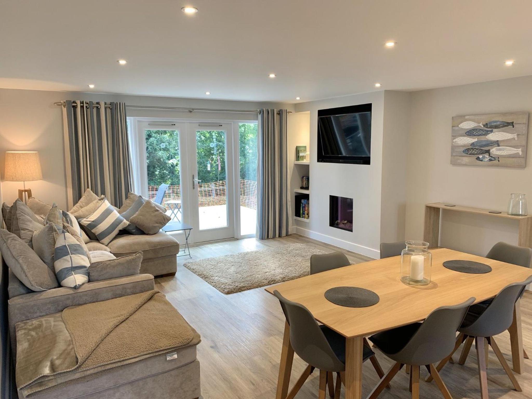 Luxurious 4 Bedroom New England Style Villa - Trewhiddle V13 view 2