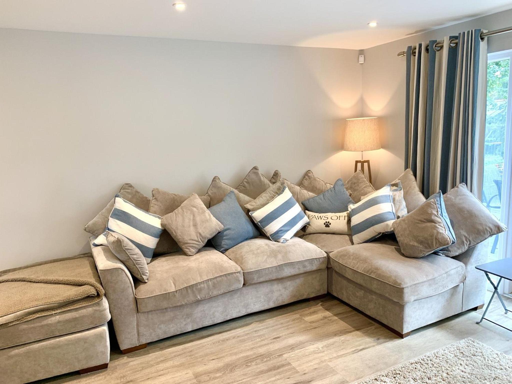 Luxurious 4 Bedroom New England Style Villa - Trewhiddle V13 view 4