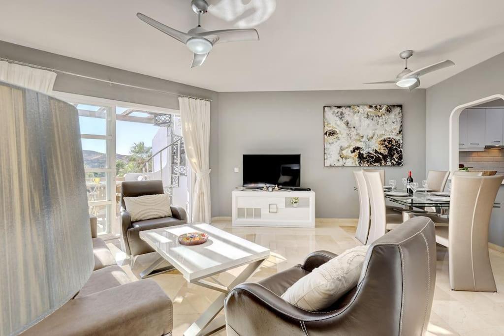 Stylish Penthouse Duplex at Matchroom Country Club