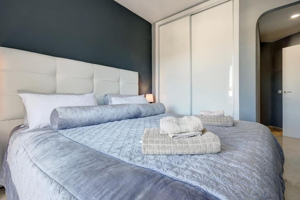 Stylish Penthouse Duplex at Matchroom Country Club