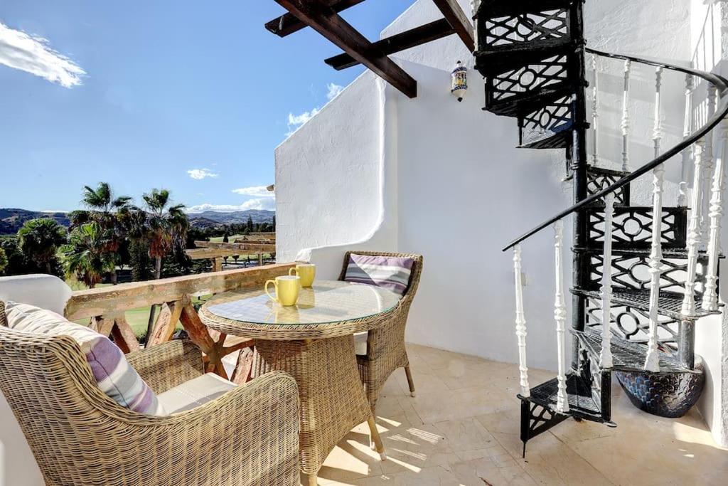 Stylish Penthouse Duplex at Matchroom Country Club