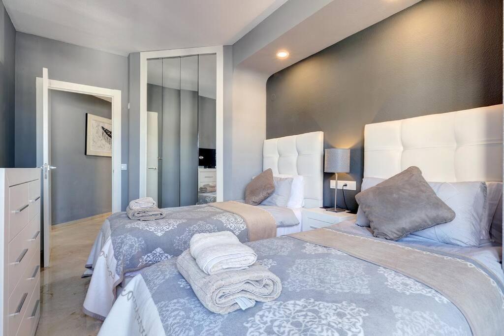 Stylish Penthouse Duplex at Matchroom Country Club