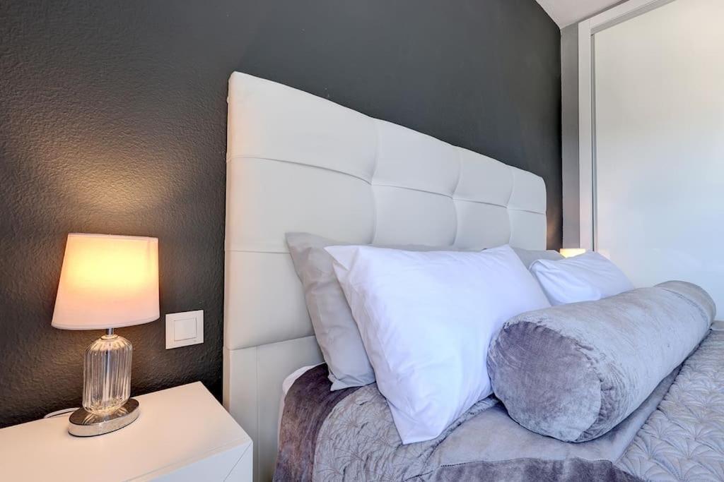 Stylish Penthouse Duplex at Matchroom Country Club
