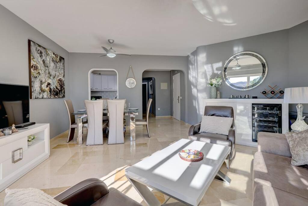 Stylish Penthouse Duplex at Matchroom Country Club