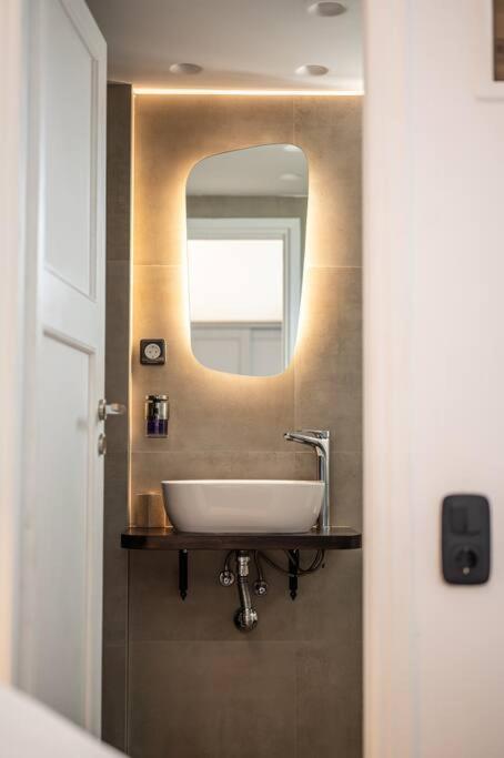 Elegant Fully Equipped Apartment near City Centre photo 2