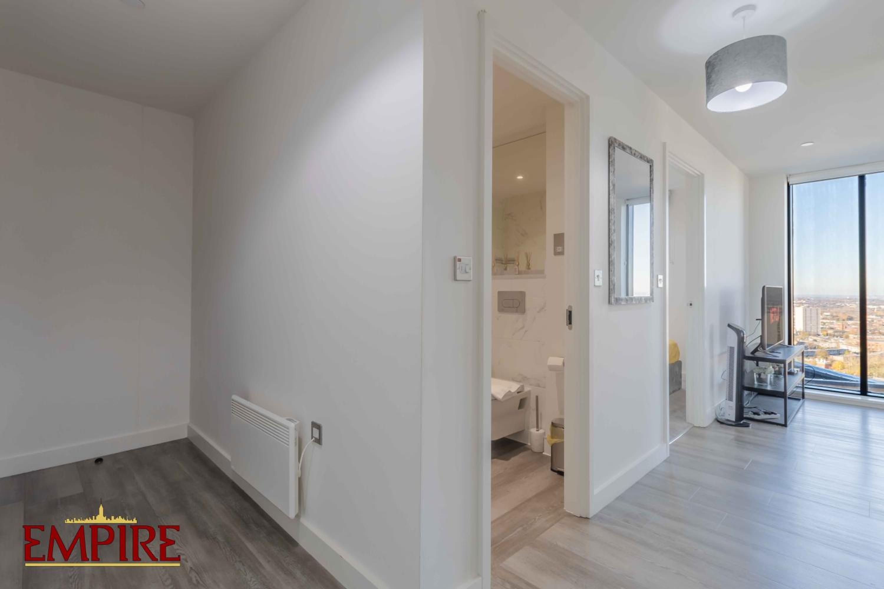 Stylish 2 Bed Apartment Broad Street! view 3