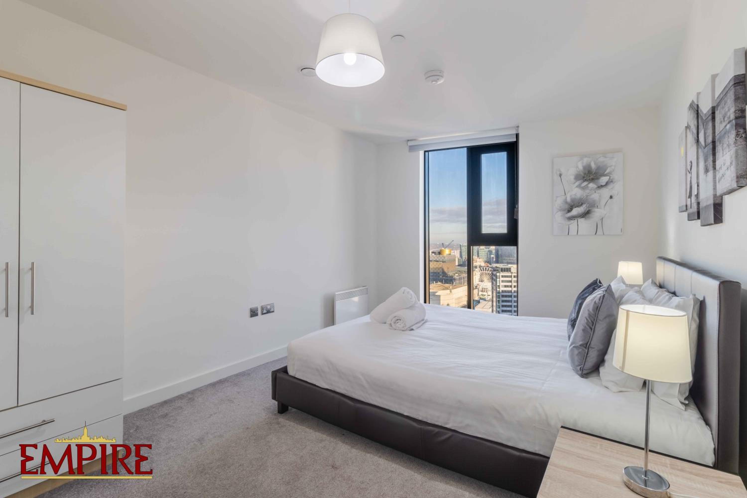 Stylish 2 Bed Apartment Broad Street! view 5