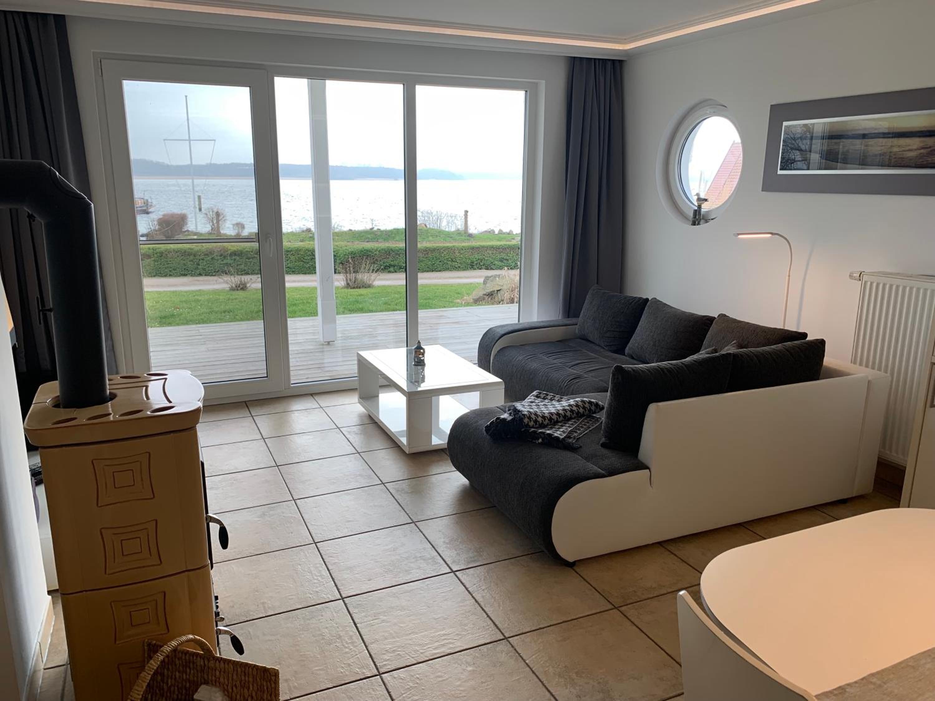 Fischerhus mit Boot,Sauna und Kamin je Seite