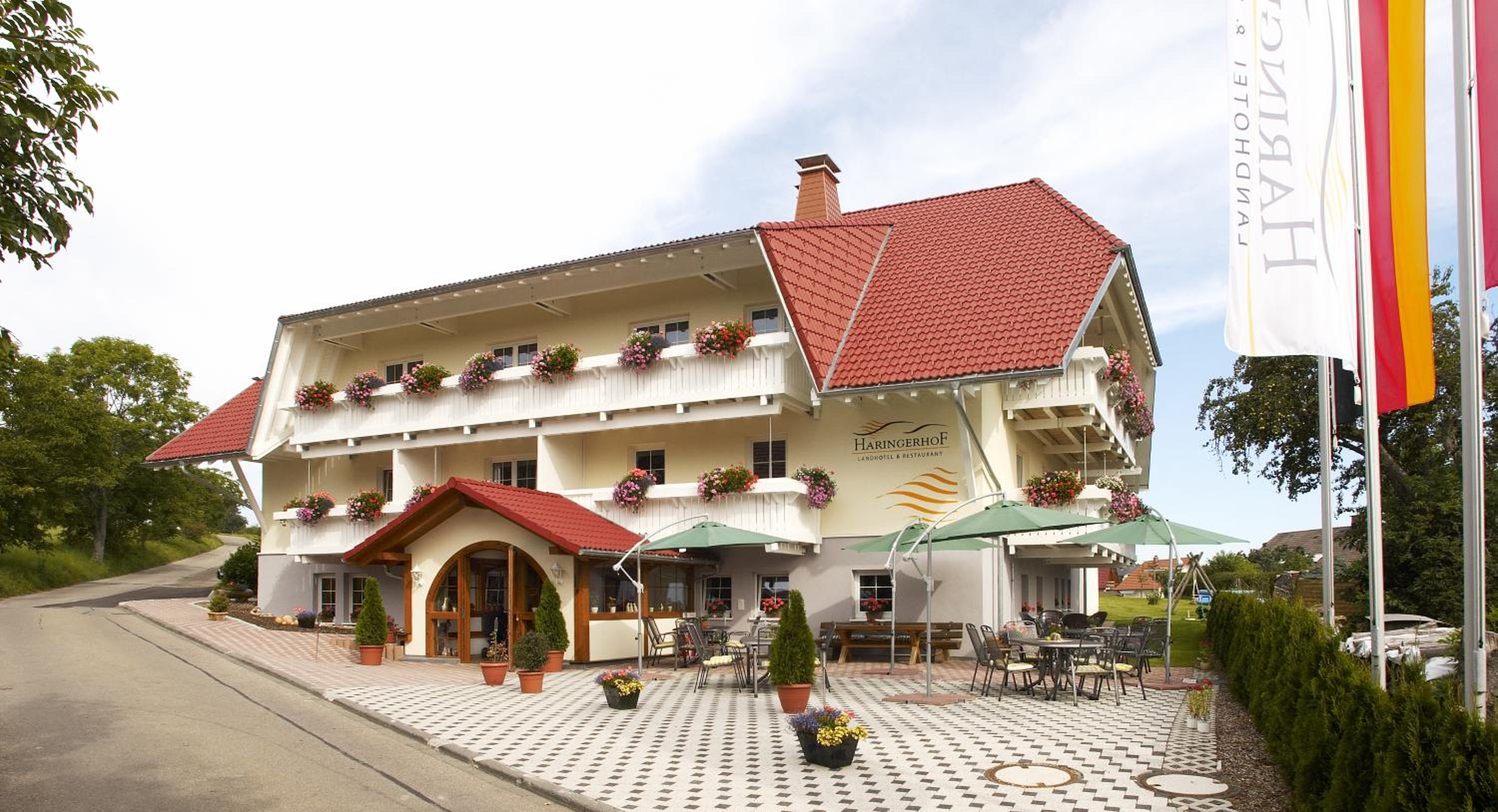 Hotel Landhotel Haringerhof mit Saunawelt und Naturbadeteich - Image 1