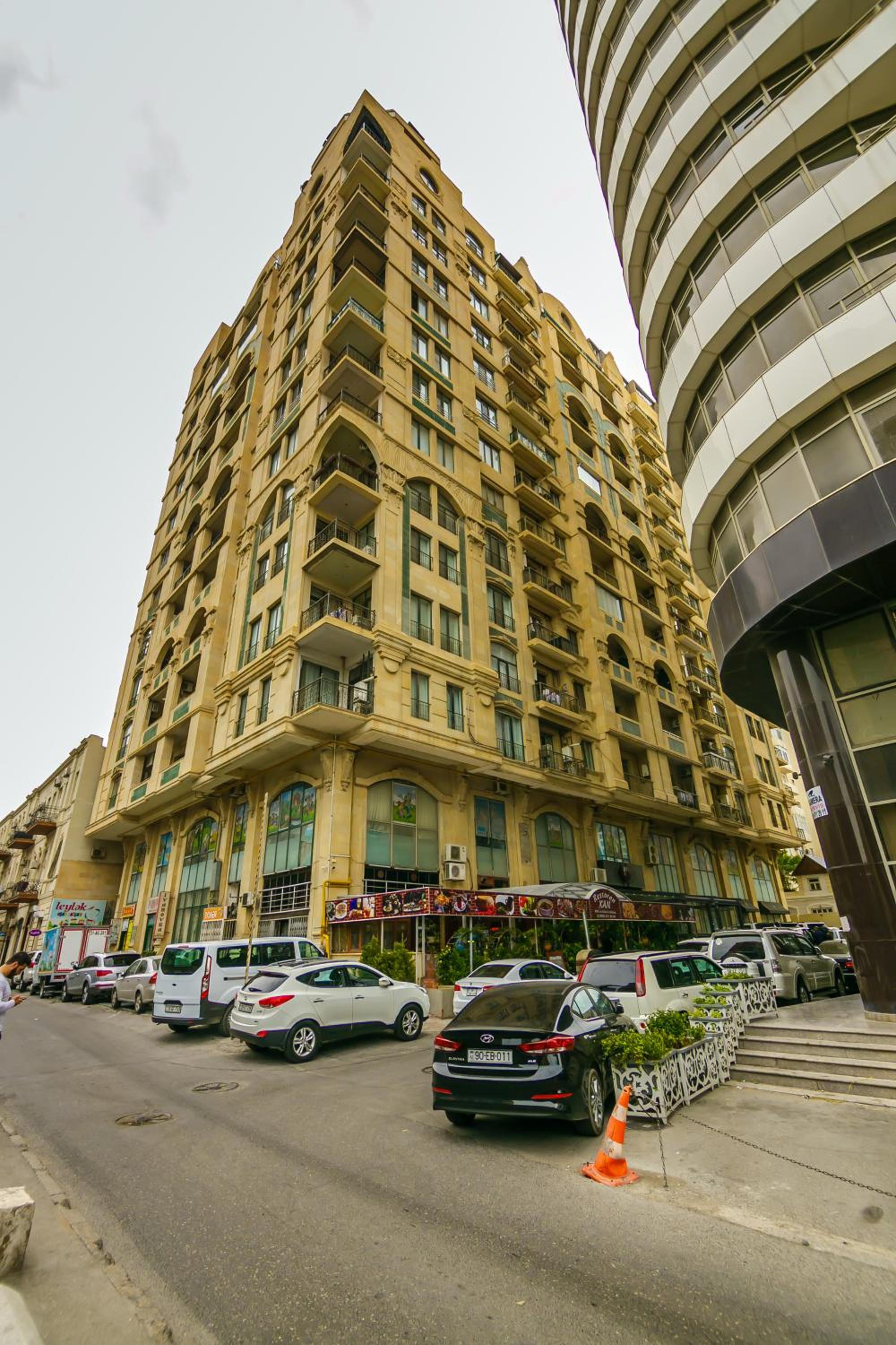 Modern Apartment by Rashida