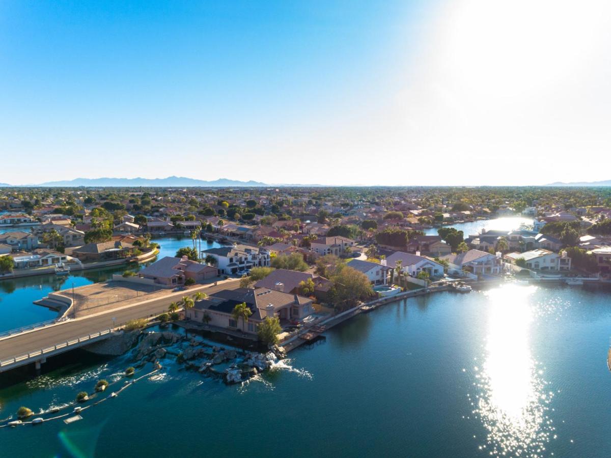 Waterside - Lavish Lakeside Property with Heated Pool and Pontoon Boat