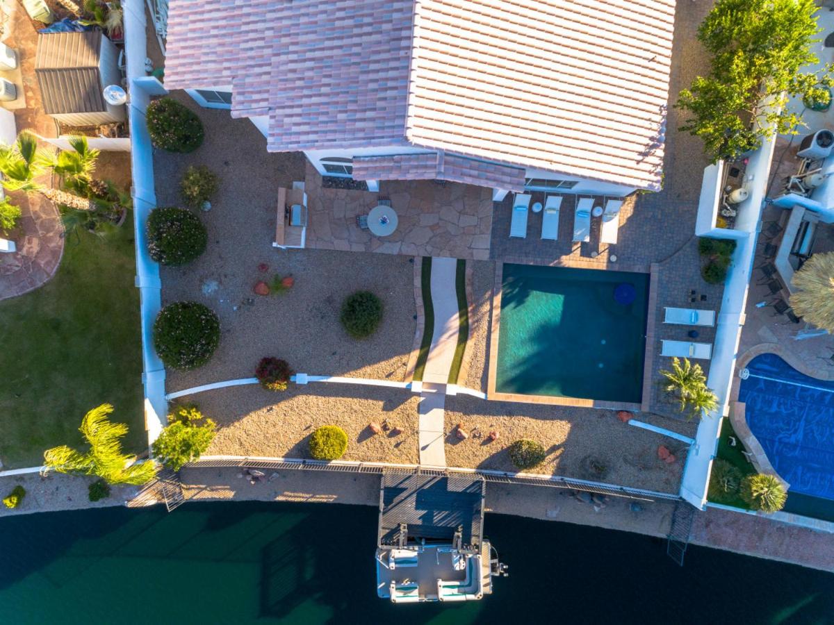 Waterside - Lavish Lakeside Property with Heated Pool and Pontoon Boat