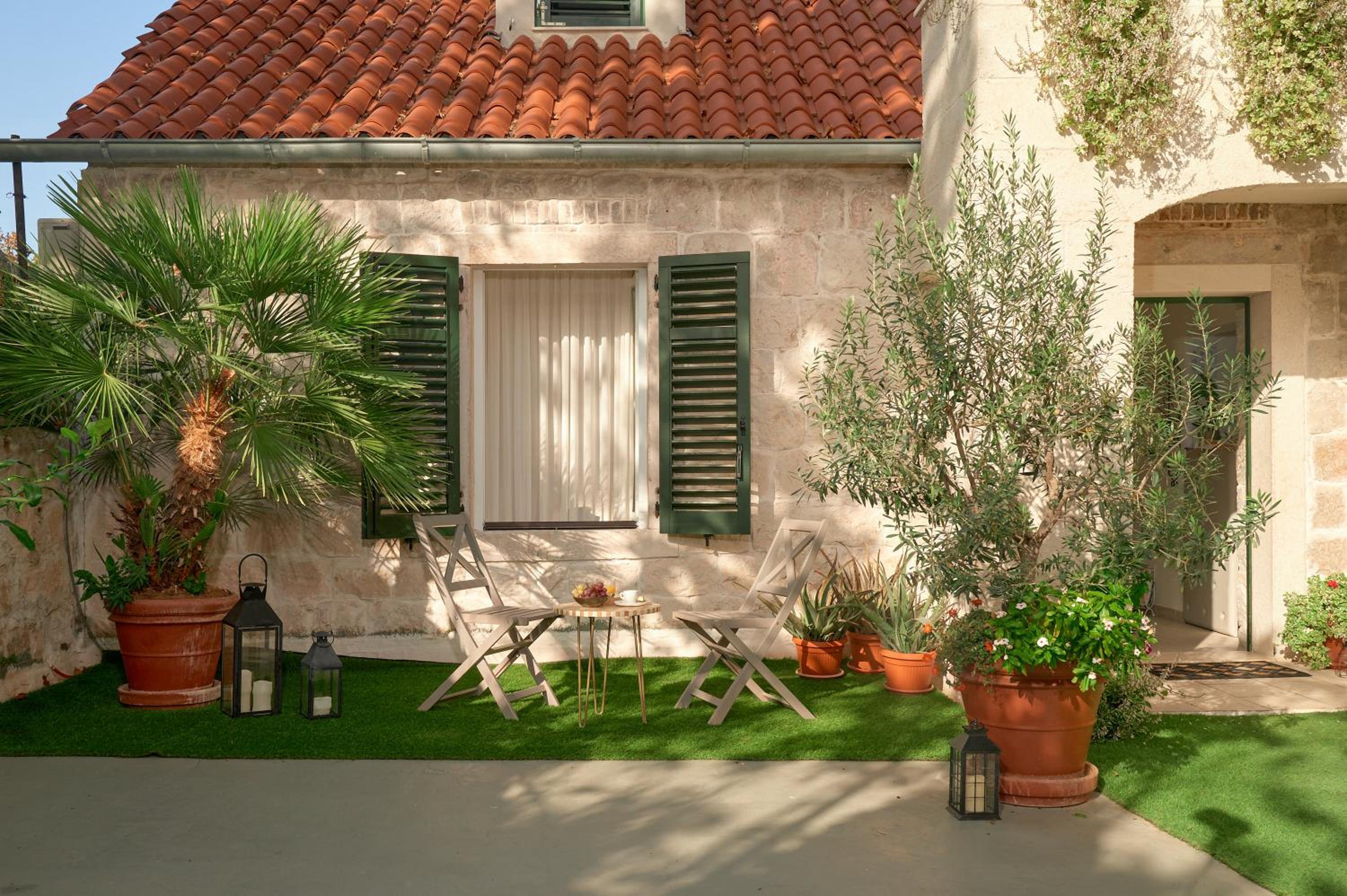 Lanterna Rooms