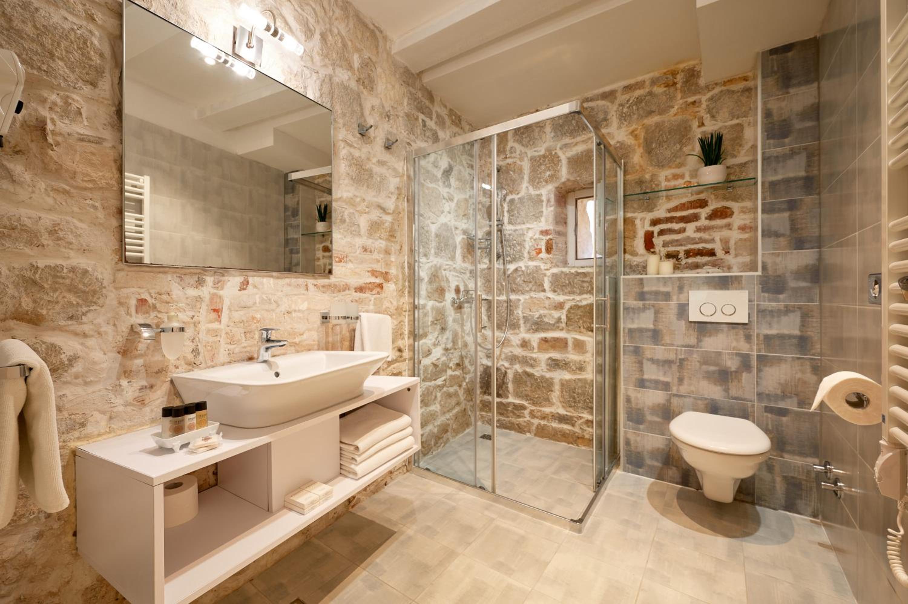 Lanterna Rooms