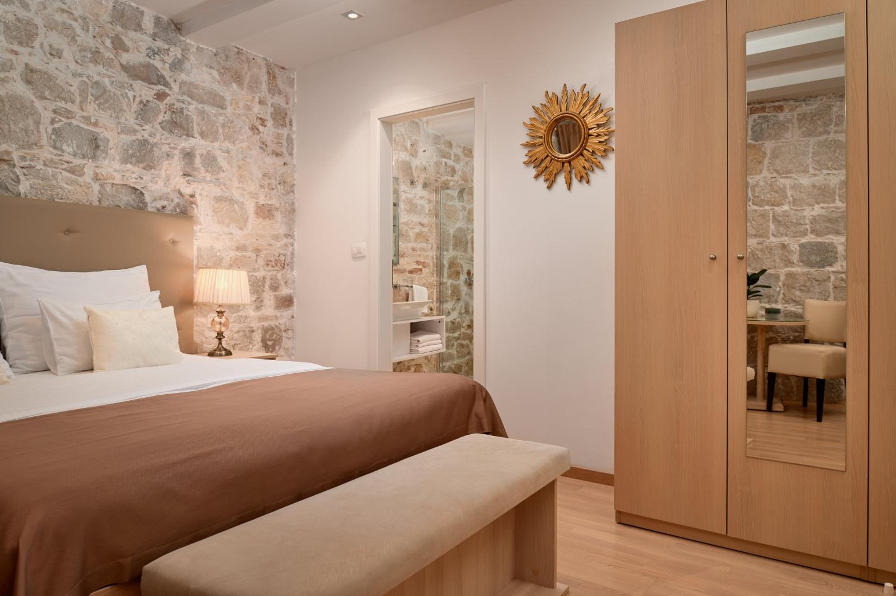 Lanterna Rooms