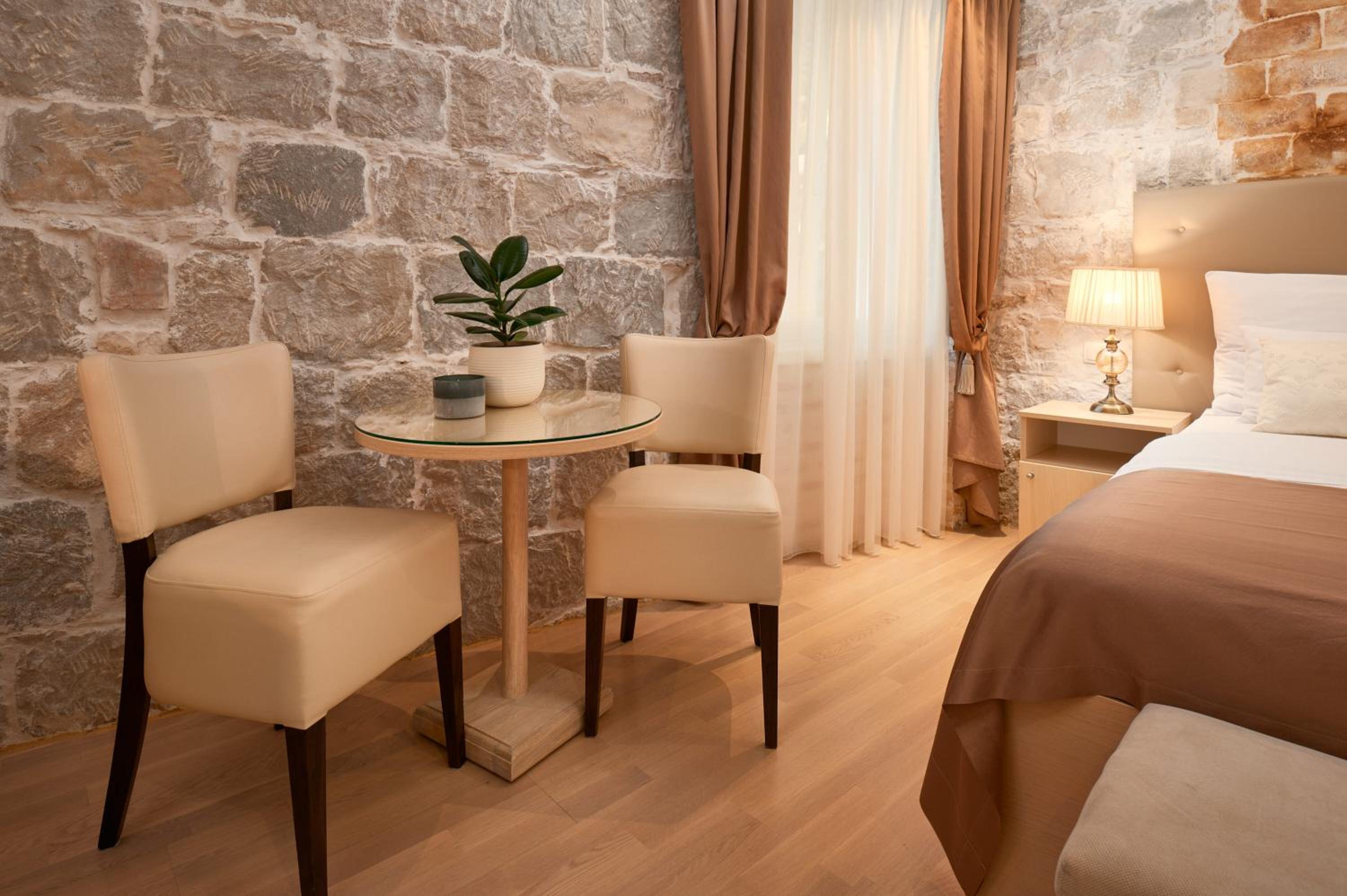 Lanterna Rooms