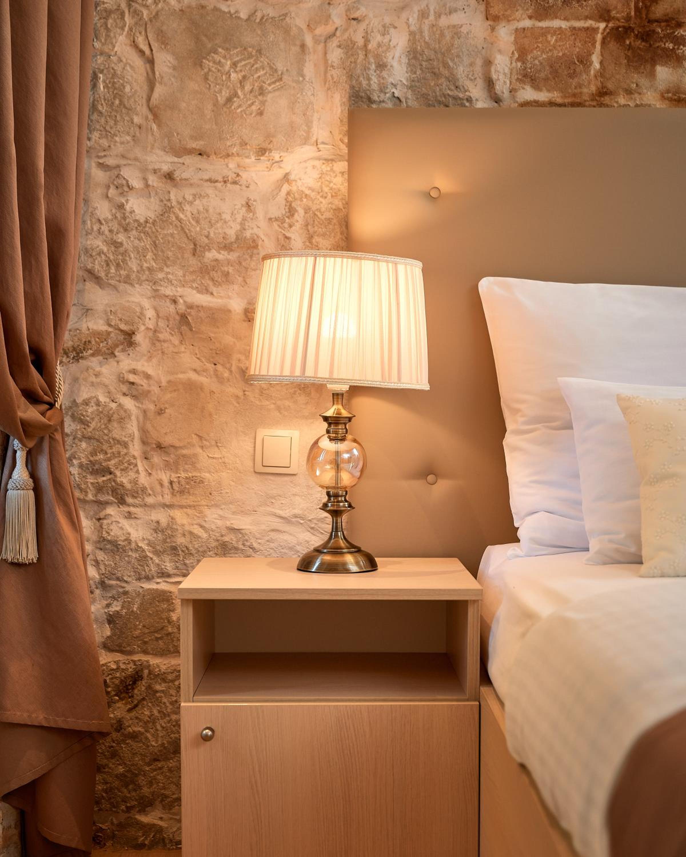 Lanterna Rooms