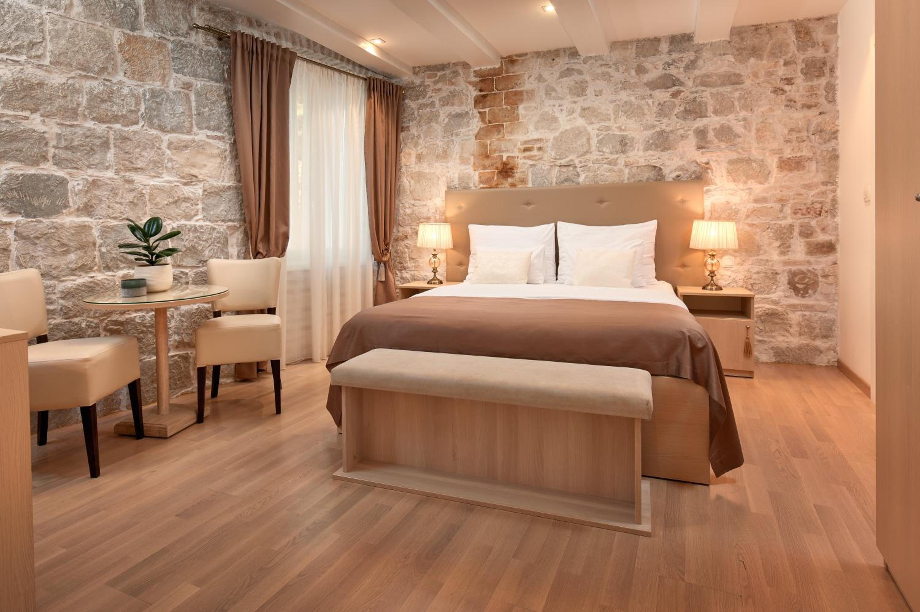 Lanterna Rooms