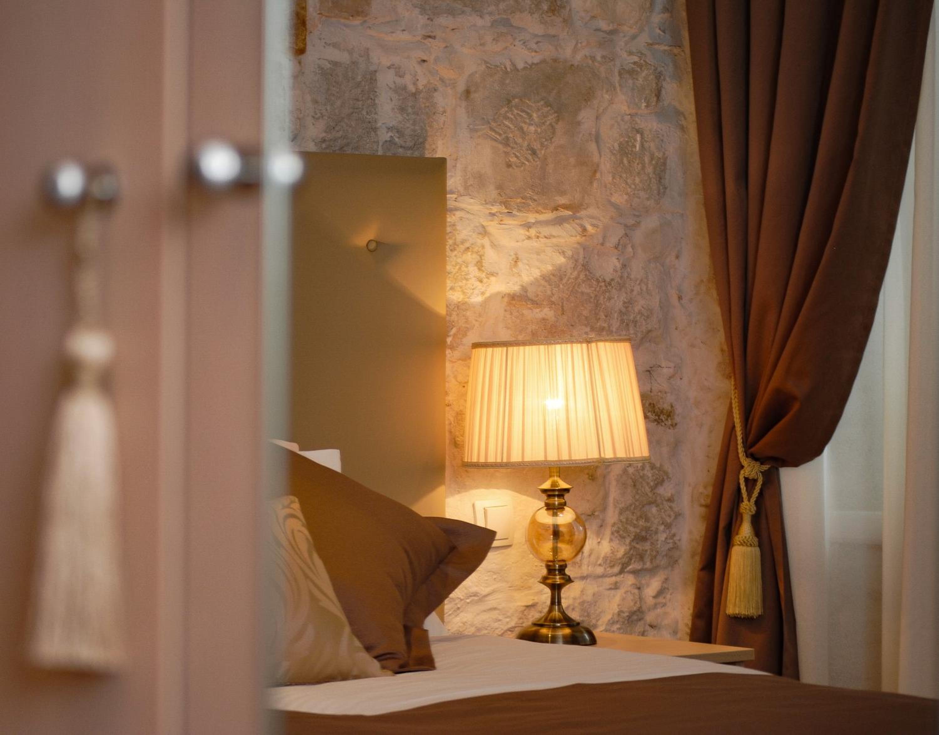 Lanterna Rooms