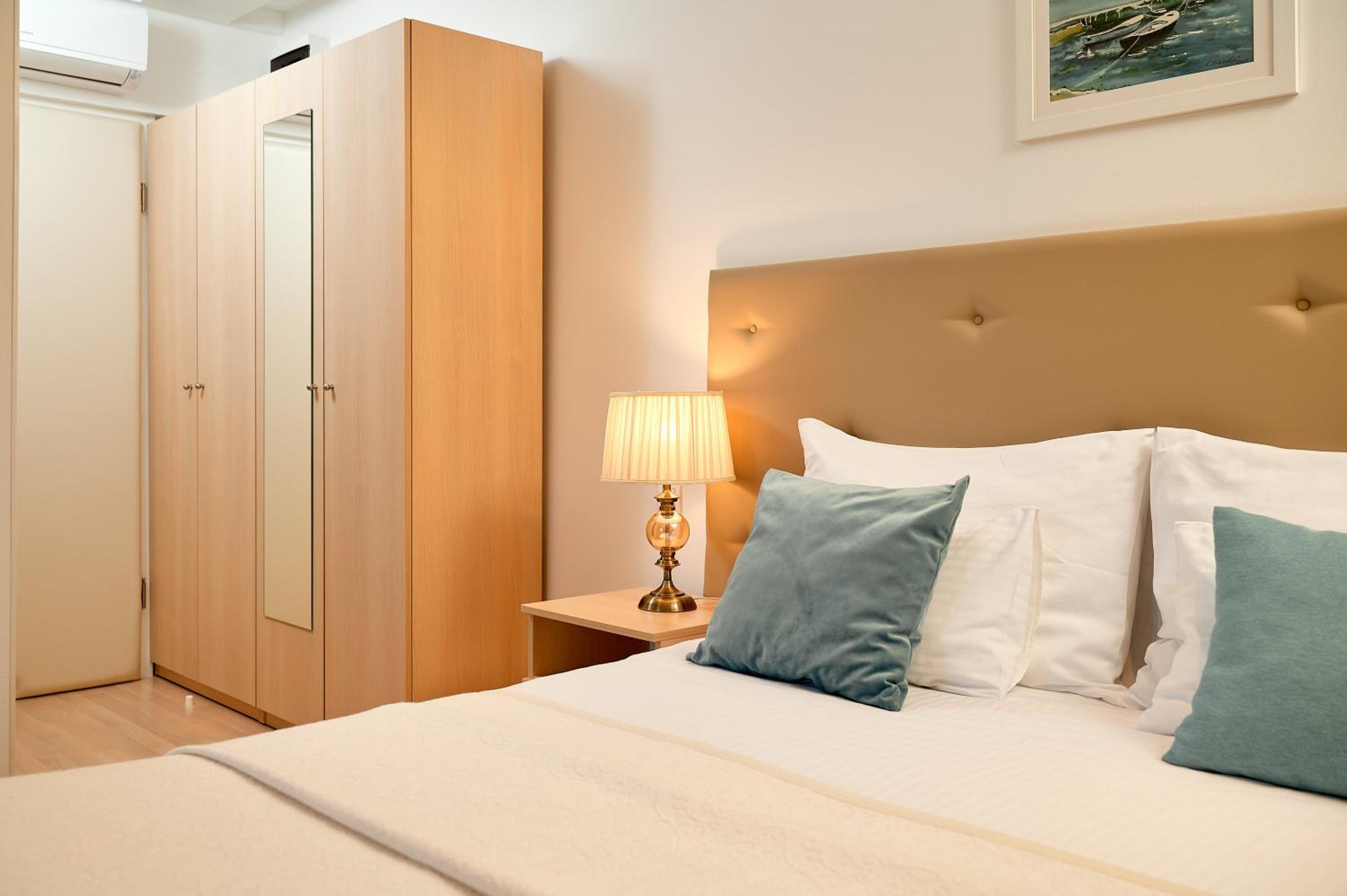 Lanterna Rooms