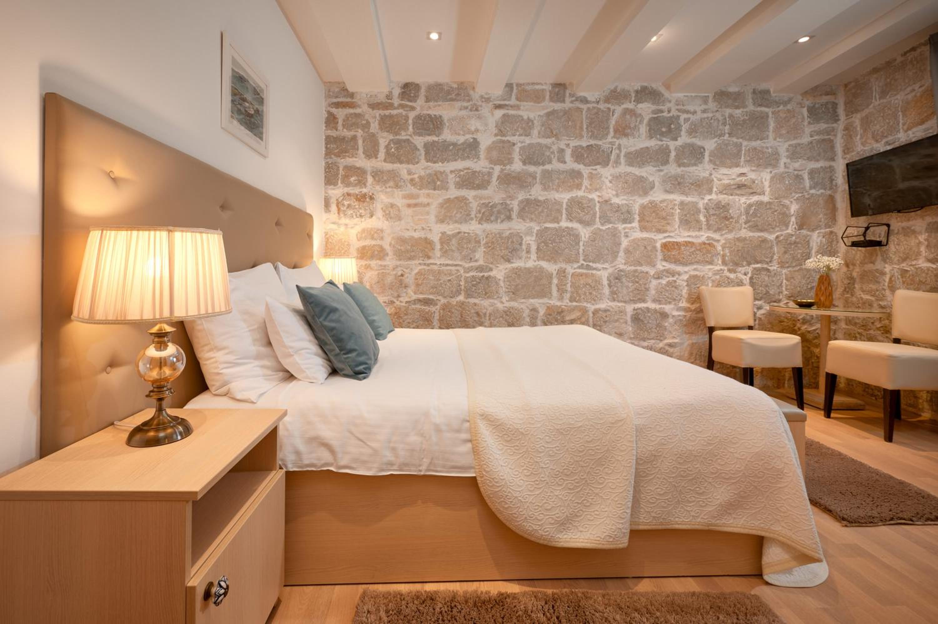 Lanterna Rooms