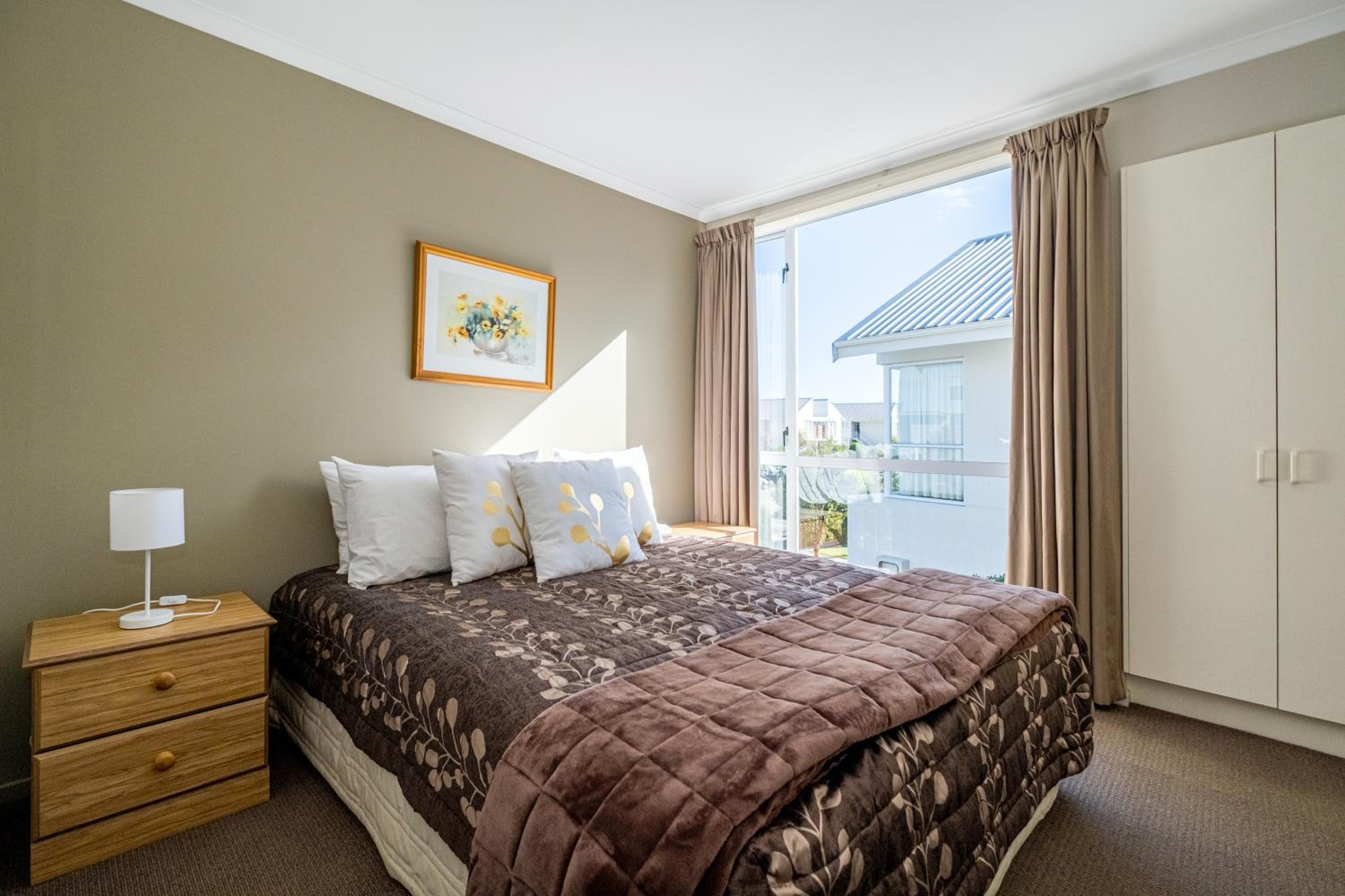 Sunny Apartment | No Guest Fees view 3