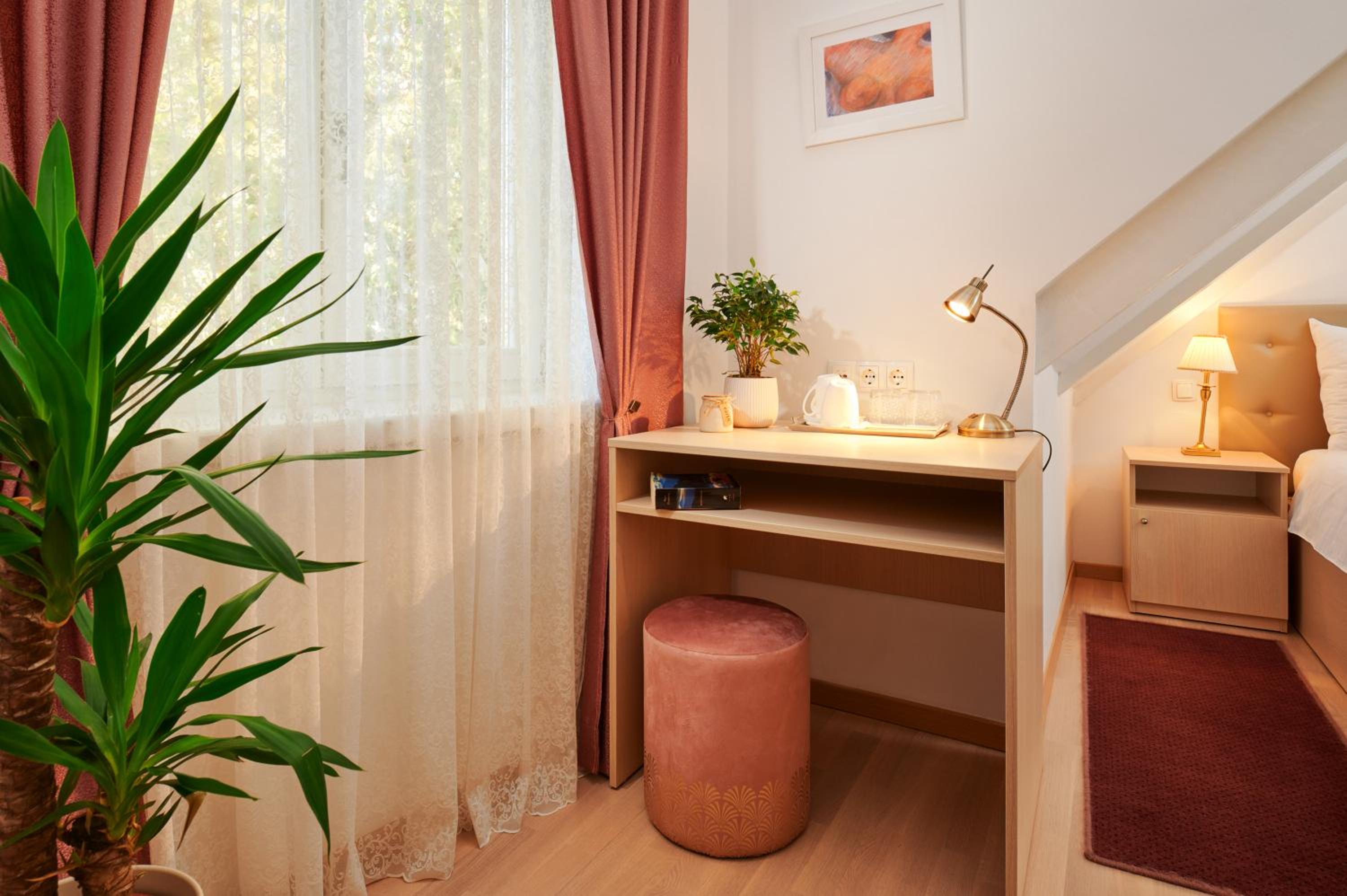 Lanterna Rooms